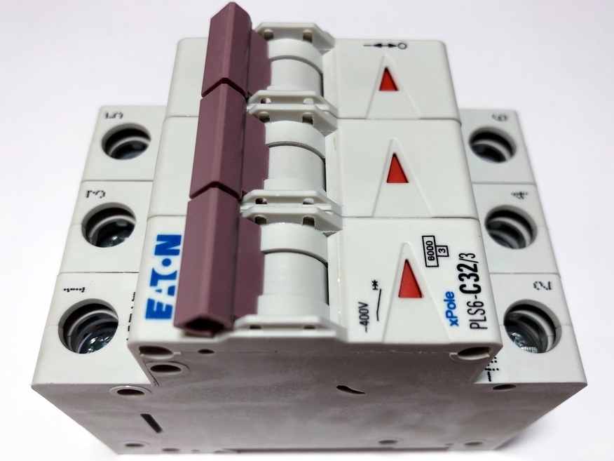 <p>
	Moodulkaitselüliti 3-faasiline C 32A, Eaton, PLS6-C32/3-MW, 242952</p>

