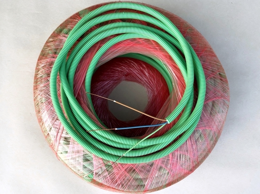 <p>
	<span style="color:#ff0000;">Halogeenivaba</span> painduv kõritoru juhtmetega 3 G 2,5 mm², Preflex Safe</p>
