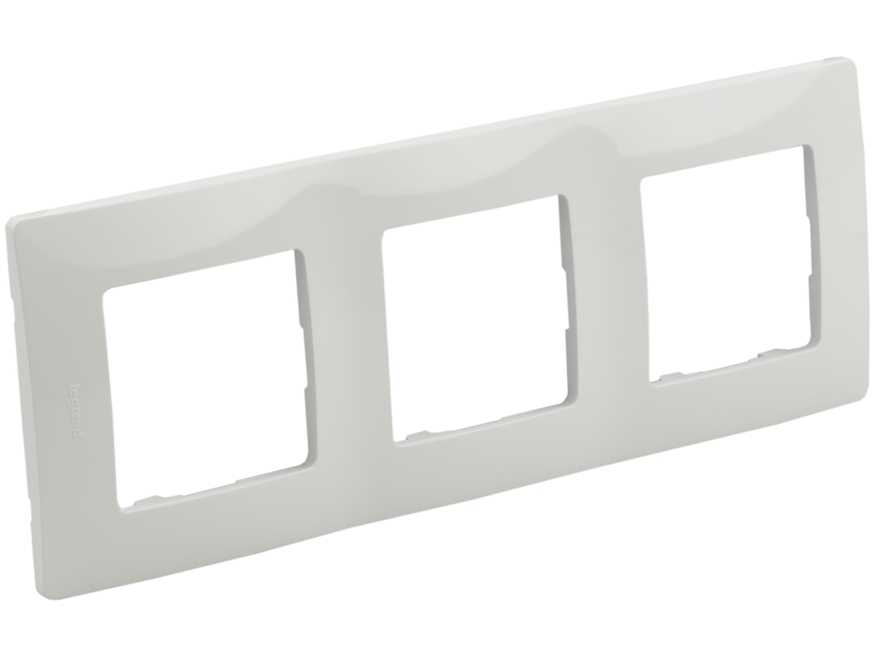 <p>
	3 - ная рамка Legrand (серия - Niloe), 665003</p>
