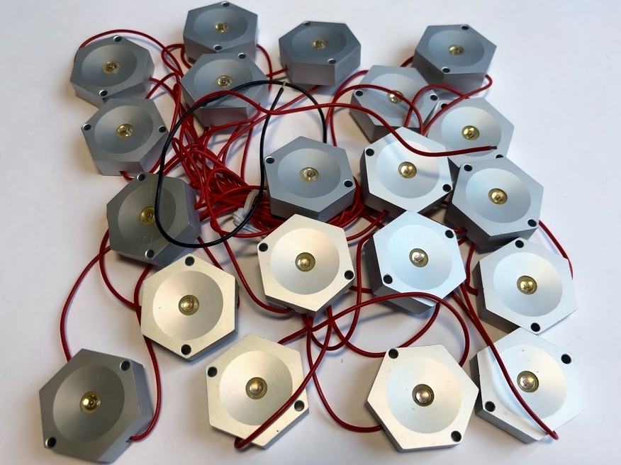 <p>
	Цепочка светодиодных модулей 10Вт, 30-80В DC(постоянного тока), красный</p>
