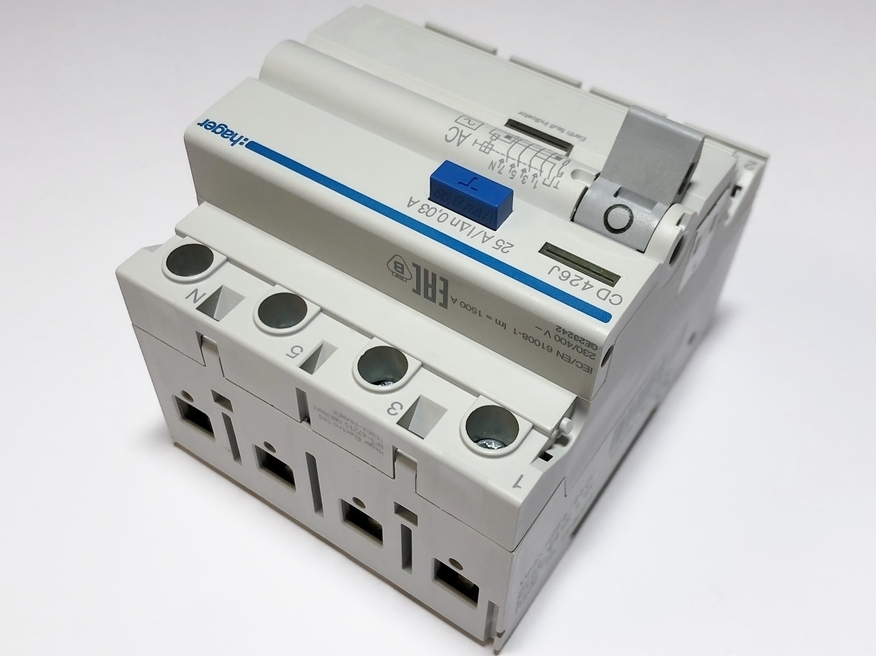 <p>
	Rikkevoolukaitse 3-faasiline 25 A, 30mA(0,03A), Hager, CD426J, 161637</p>
