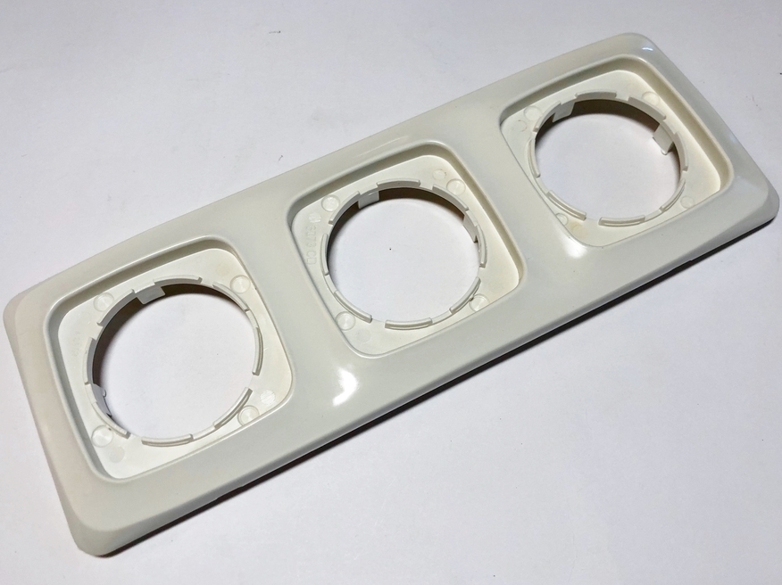 <p>
	3 - kohaline raam Hager Polo (sari - Lumina), 14003902</p>
