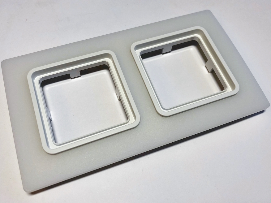 <p>
	2 - kohaline raam Hager Polo (sari - Barva), 29000202</p>
