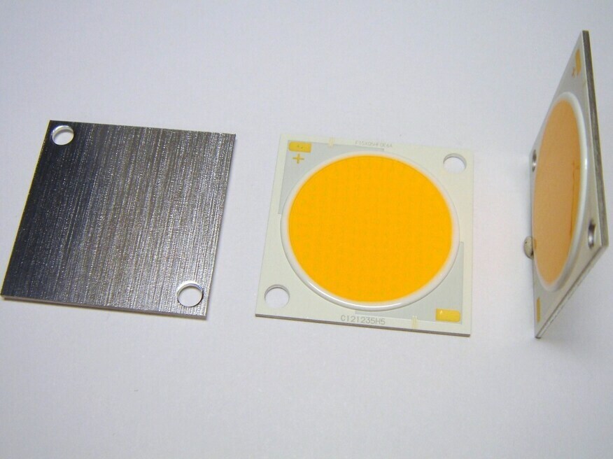 <p>
	Светодиодный модуль 37 Вт, Citizen, CLU048-1212C4-302H6M3-F1, T121230H6</p>
