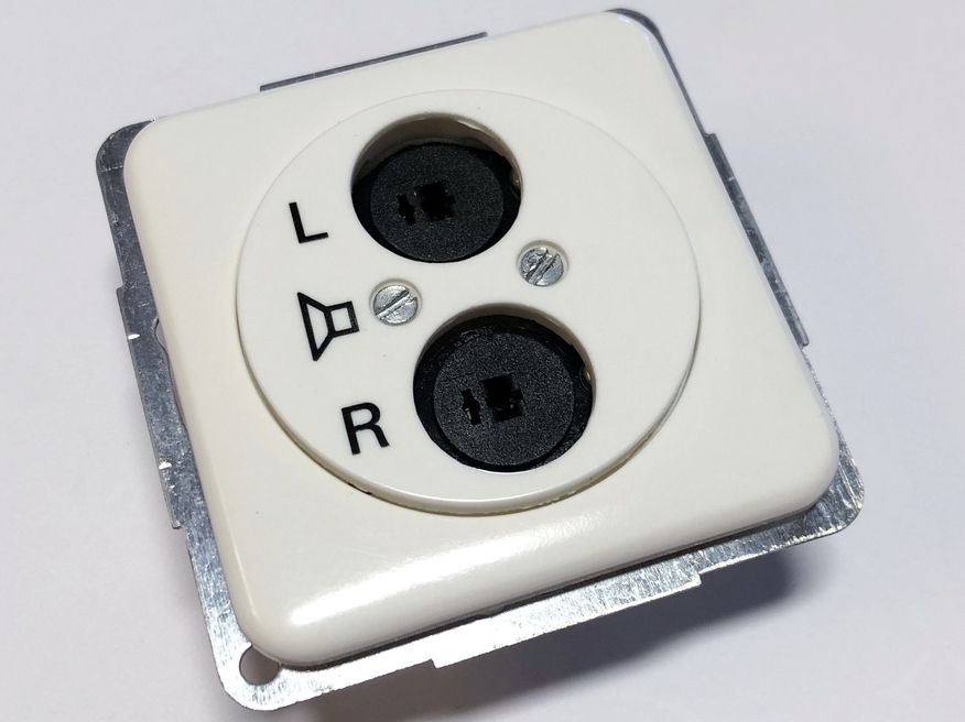 <p>
	Kõlaripesa süvispaigaldusega Polo (sari - Regina), 13005201</p>
