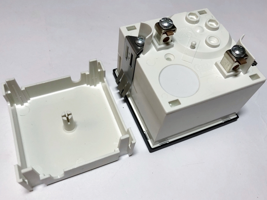 <p>
	Вольтметр переменного тока 0-500В, IQ72, Cewe, 8712</p>
