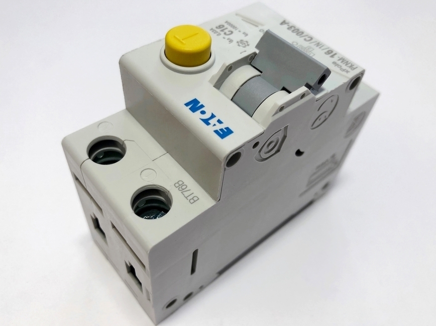<p>
	Rikkevoolukaitse koos kaitselülitiga 1-faasiline C 16A, 30mA(0,03A), Eaton, PKNM-16/1N/C/003-A-MW, 236217</p>
