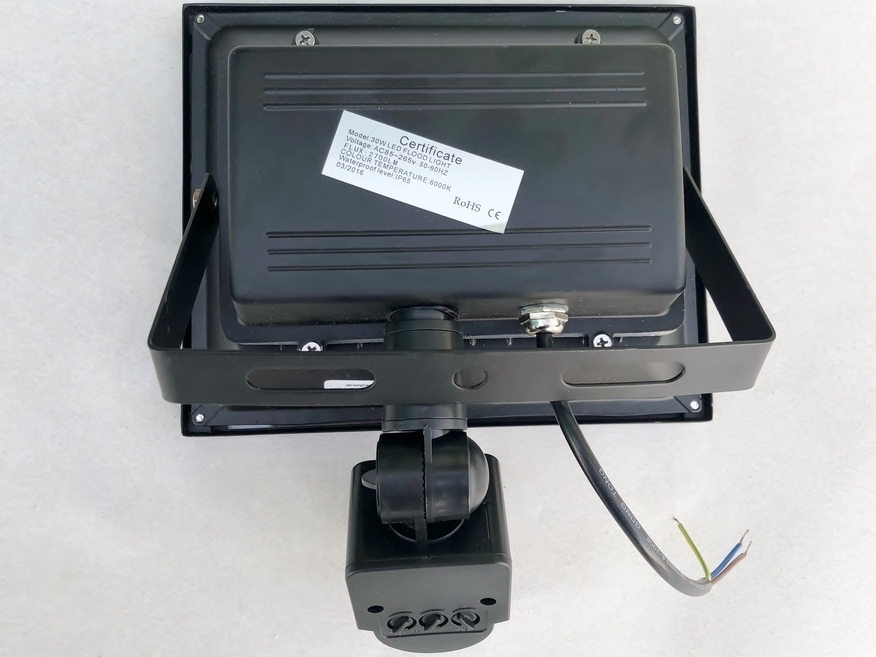 <p>
	<span style="color: #ff0000">LED</span> prozektor 30 W, NL-F-30W-I, Pluvo, liikumisanduriga</p>
