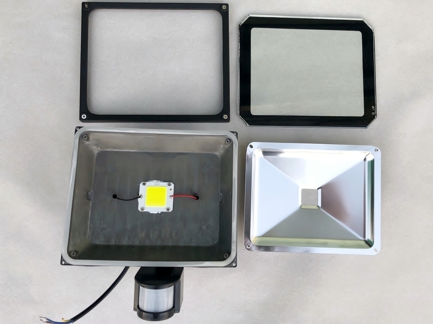 <p>
	<span style="color: #ff0000">LED</span> prozektor 30 W, NL-F-30W-I, Pluvo, liikumisanduriga</p>
