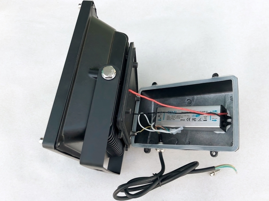 <p>
	<span style="color:#ff0000;">Светодиодный</span> прожектор 30 Вт, TI-GC-FL30W, Pluvo</p>
