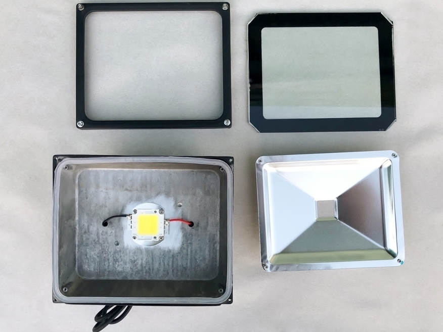 <p>
	<span style="color:#ff0000;">Светодиодный</span> прожектор 30 Вт, TI-GC-FL30W, Pluvo</p>
