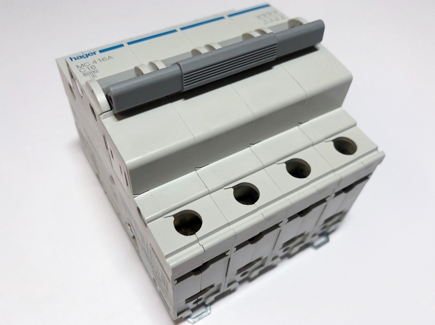 <p>
	Модульный автоматический выключатель 4-полюсный C 16A, MC416A, Hager, 433773</p>
