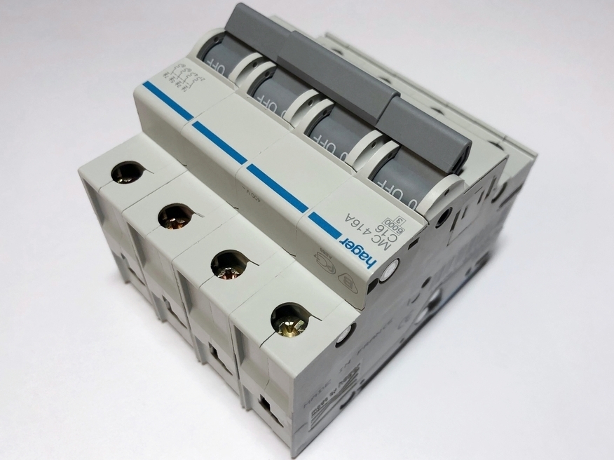 <p>
	Модульный автоматический выключатель 4-полюсный C 16A, MC416A, Hager, 433773</p>
