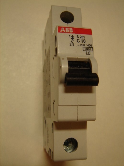 <p>
	Куплю модульные автоматические выключатели 1-фазные, C 10A, ABB, S 201</p>
