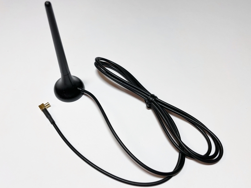 <p>
	Magnet kinnitusega antenn</p>
