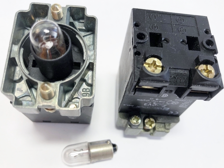 <p>
	Патрон ZB2 BV3, Telemecanique, 061368</p>
