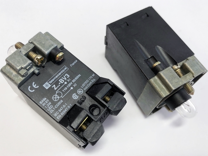 <p>
	Патрон ZB2 BV3, Telemecanique, 061368</p>
