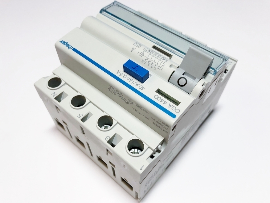 <p>
	Aвтомат тока утечки 3-фазный 40 A, <span style="color:#ff0000;">500мA(0,5A)</span>, Hager, CGA440D, 161025</p>
