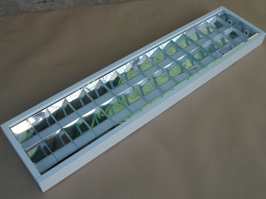 <p>
	Ostan valgusteid 2x36 W</p>
