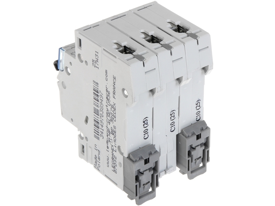 <p>
	Moodulkaitselüliti 3-faasiline C 10A, Legrand TX³, 403543</p>
