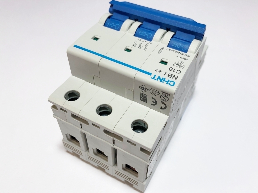 <p>
	Модульный автоматический выключатель 3-фазный C 10A, Chint, NB1-63, 180352</p>
