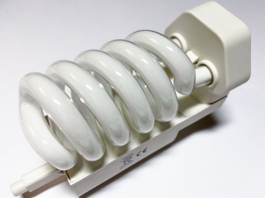 <p>
	Экономичная лампа для прожектора 20Вт=100Вт, LR-J11820C, Intereurope Light</p>
