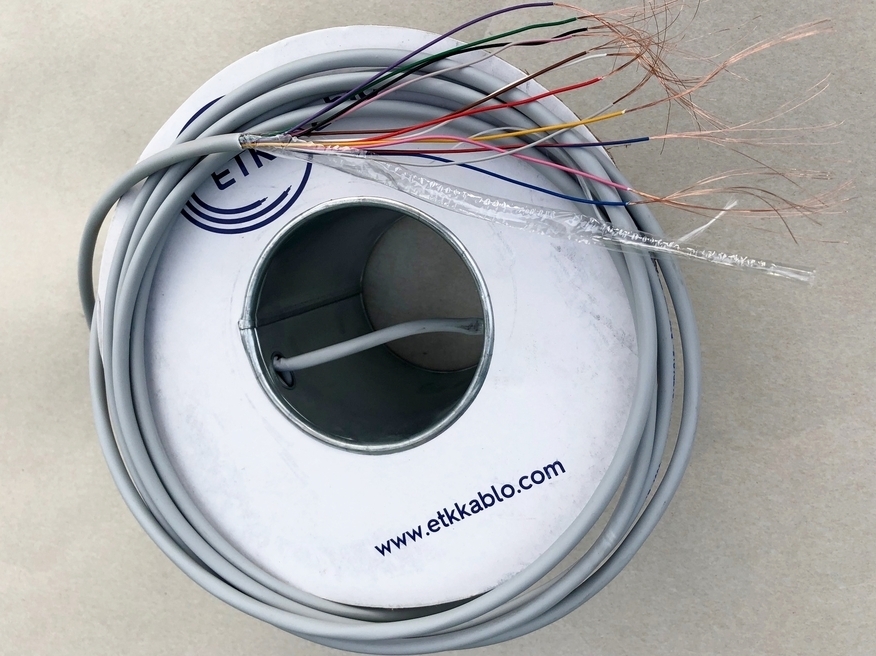 <p>
	<span style="color:#ff0000;">Безгалогенный</span> сигнализационный кабель LIHH 12 x 0,22 мм², ETK Kablo A.S.</p>
