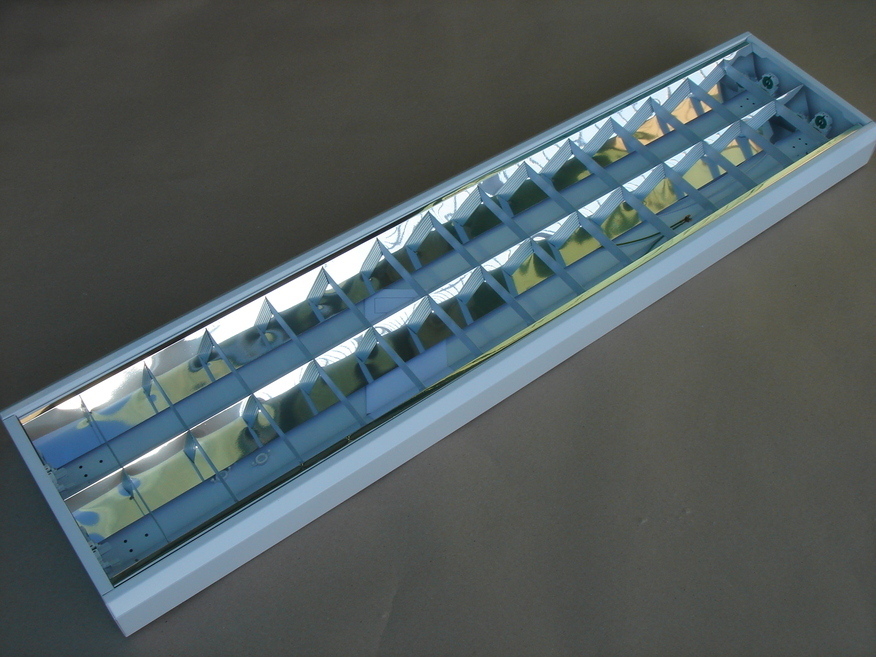 <p>
	Куплю светильники 2x58 Вт</p>
