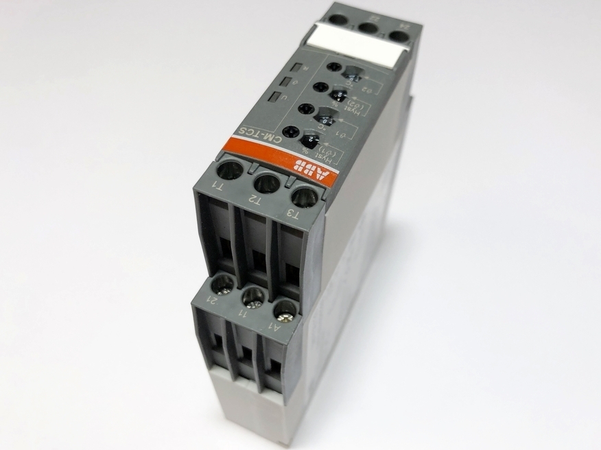 <p>
	Temperatuuri kontrollirelee CM-TCS.13S, ABB, 1SVR730740R0300</p>
