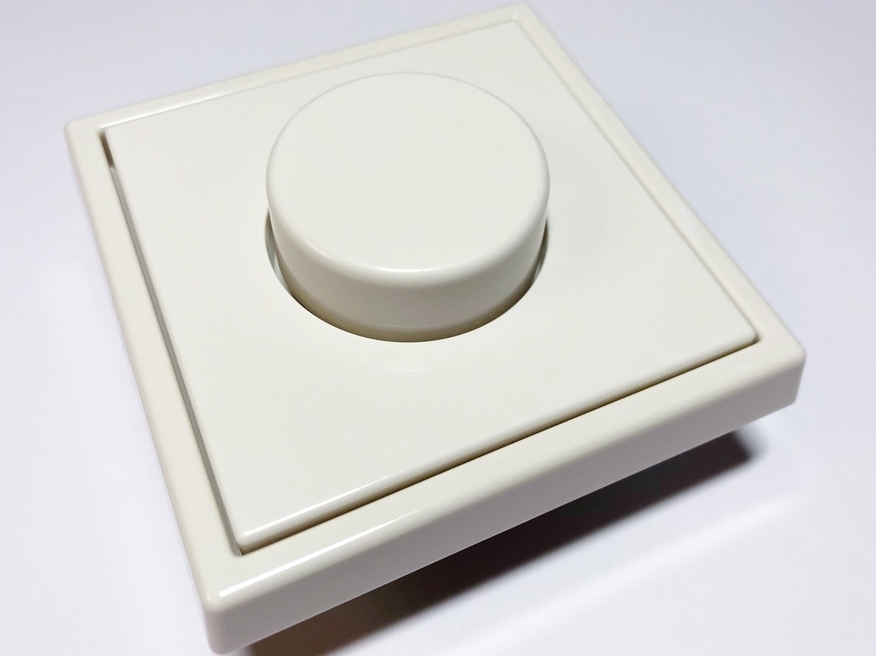 <p>
	Регулятор света скрытой установки Ensto (серия - Intro), 1731DD-LS1940EXWWFI, 2621180</p>
