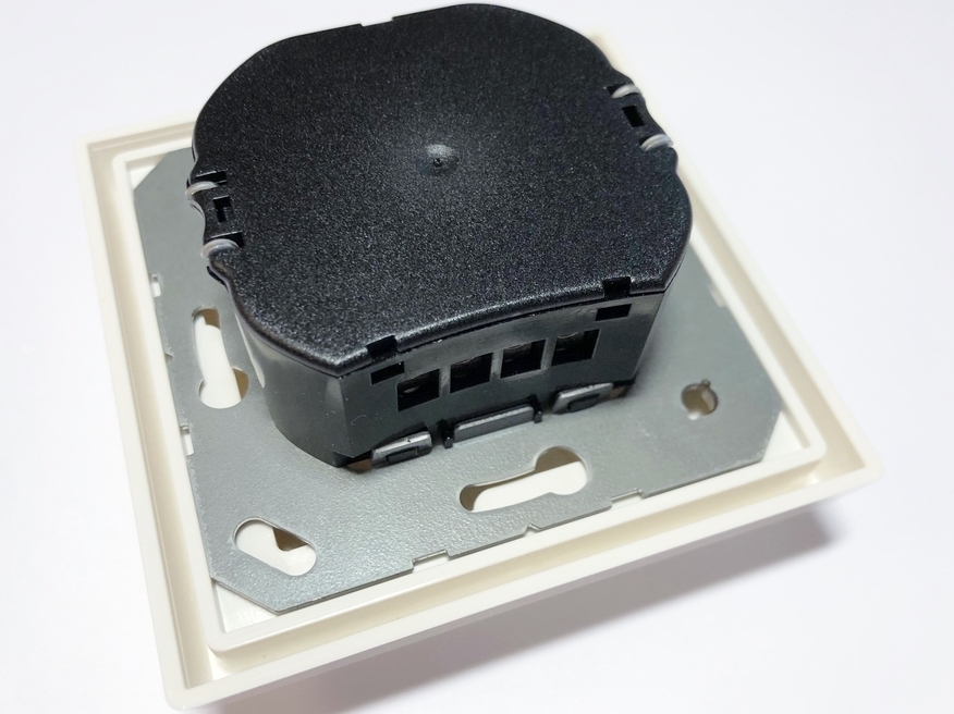 <p>
	Регулятор света скрытой установки Ensto (серия - Intro), 1731DD-LS1940EXWWFI, 2621180</p>
