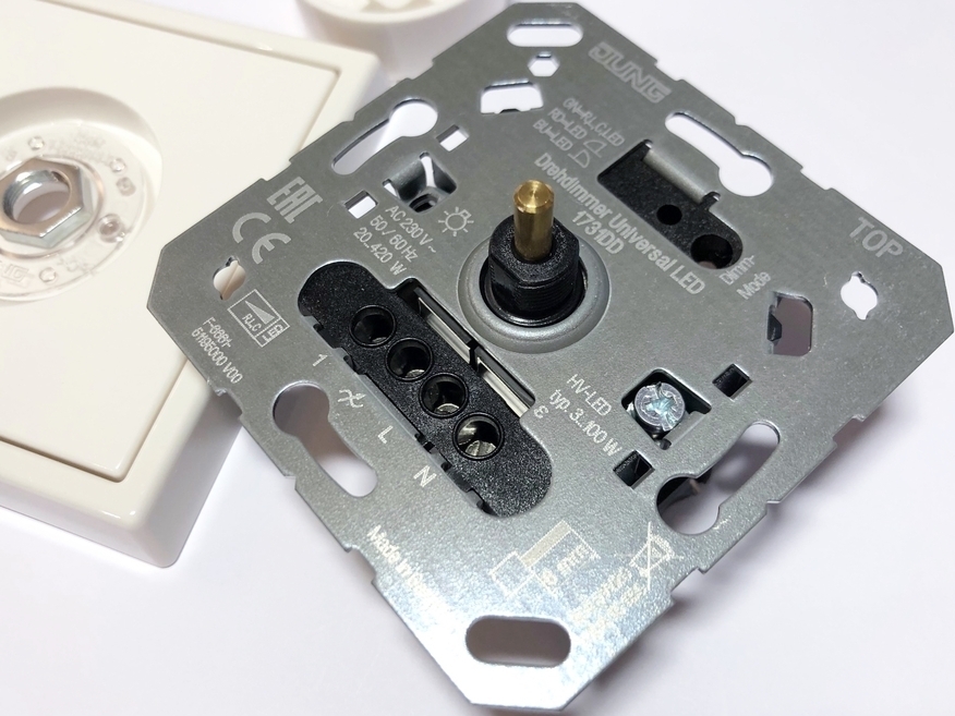 <p>
	Регулятор света скрытой установки Ensto (серия - Intro), 1731DD-LS1940EXWWFI, 2621180</p>
