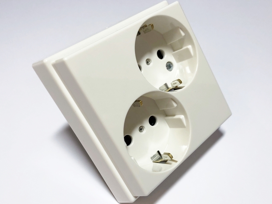 <p>
	Розетка скрытой установки 2-ная, Ensto (серия - Intro), LS1520-2NKIWWKFI, 2513552</p>
