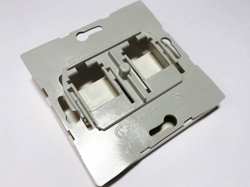 <p>
	Центральная плата 2-ная, Ensto (серия - Intro), INTRO-DATA-KEYWWFI, 7208908 для компьютерных и телефонных гнёзд</p>
