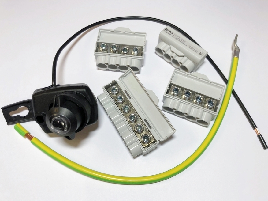 <p>
	Комплекты для столбов уличного освещения Ensto, LFB16-10A-R с Ouneva, VC06-0072</p>
