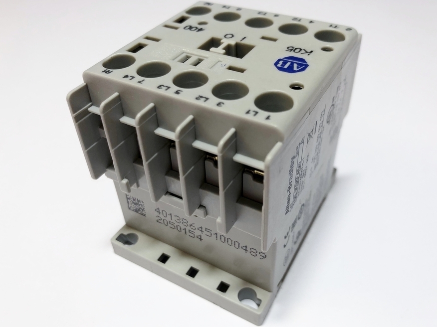 <p>
	Миниконтактор 3-фазный 20A(13кВт), 100-K05KF400, Allen-Bradley</p>
