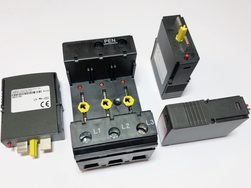 <p>
	Молниезащитный ограничитель перенапряжения тип 1+2, VAL-MS-T1/T2 335/12,5/3+0-FM, Phoenix Contact, 2800188</p>
