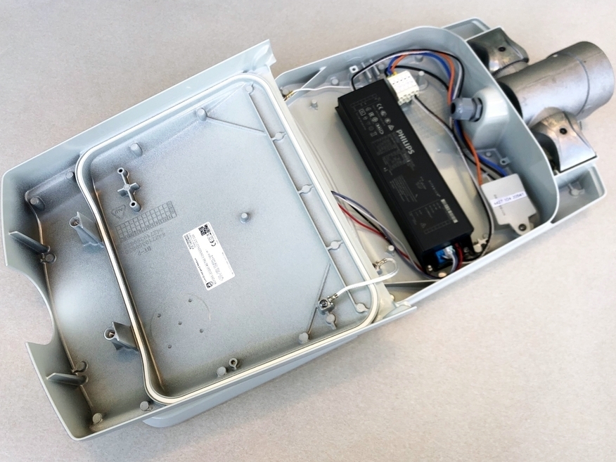 <p>
	Светодиодный уличный светильник 156 Вт, Philips, BGP293 LED240-4S/740 II DM12DN10 CLO D24</p>
