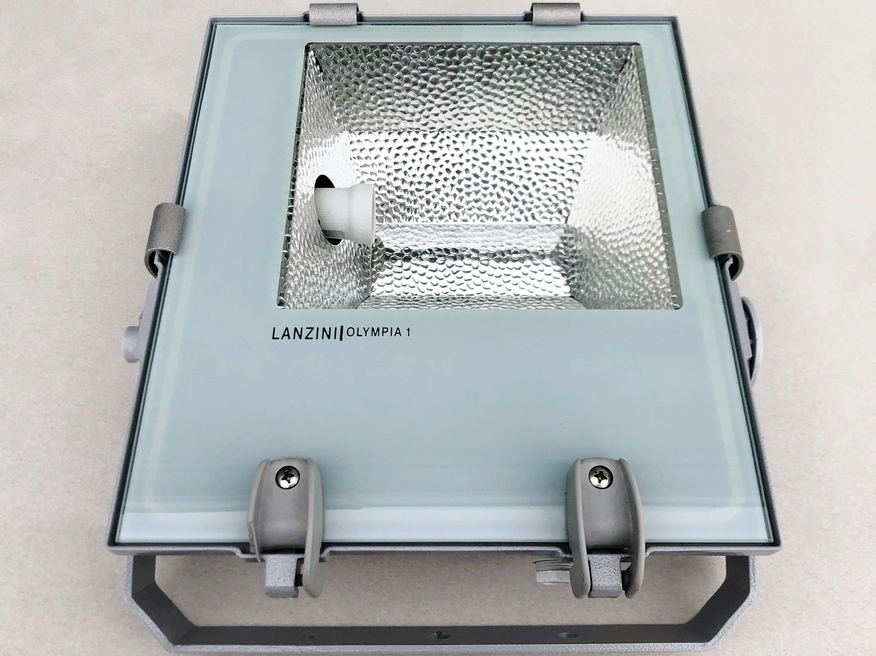 <p>
	Prozektor 70 W, Olympia 1, Lanzini</p>
