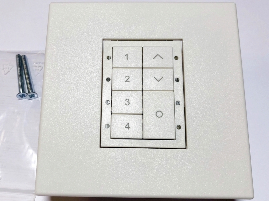 <p>
	Панель управления с 7 кнопками 135W, Helvar</p>
