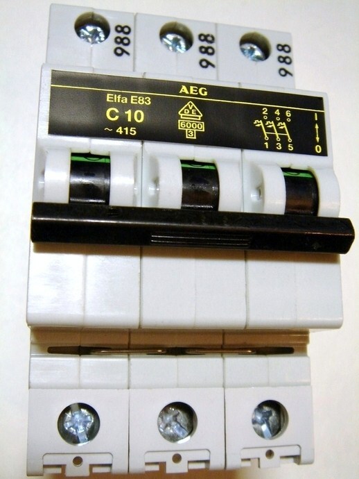 <p>
	Moodulkaitselüliti 3-faasiline, C 10A, AEG, Elfa E83</p>

