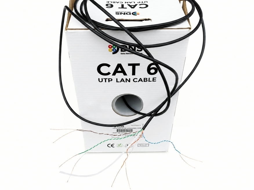 <p>
	Куплю уличный компьютерный кабель UTP Cat 6, 4 x 2 x 0,5 мм</p>
